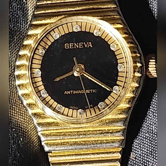 Vintage 50s or 60s Geneva Antimagnetic Ladies Watch - Picture 3 of 11